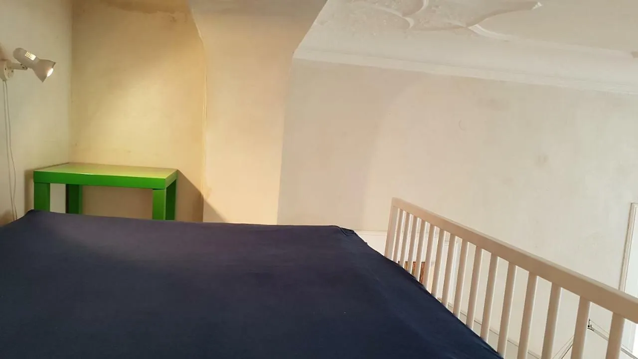 Kunstlerischer Stilmix Daire Berlin Almanya